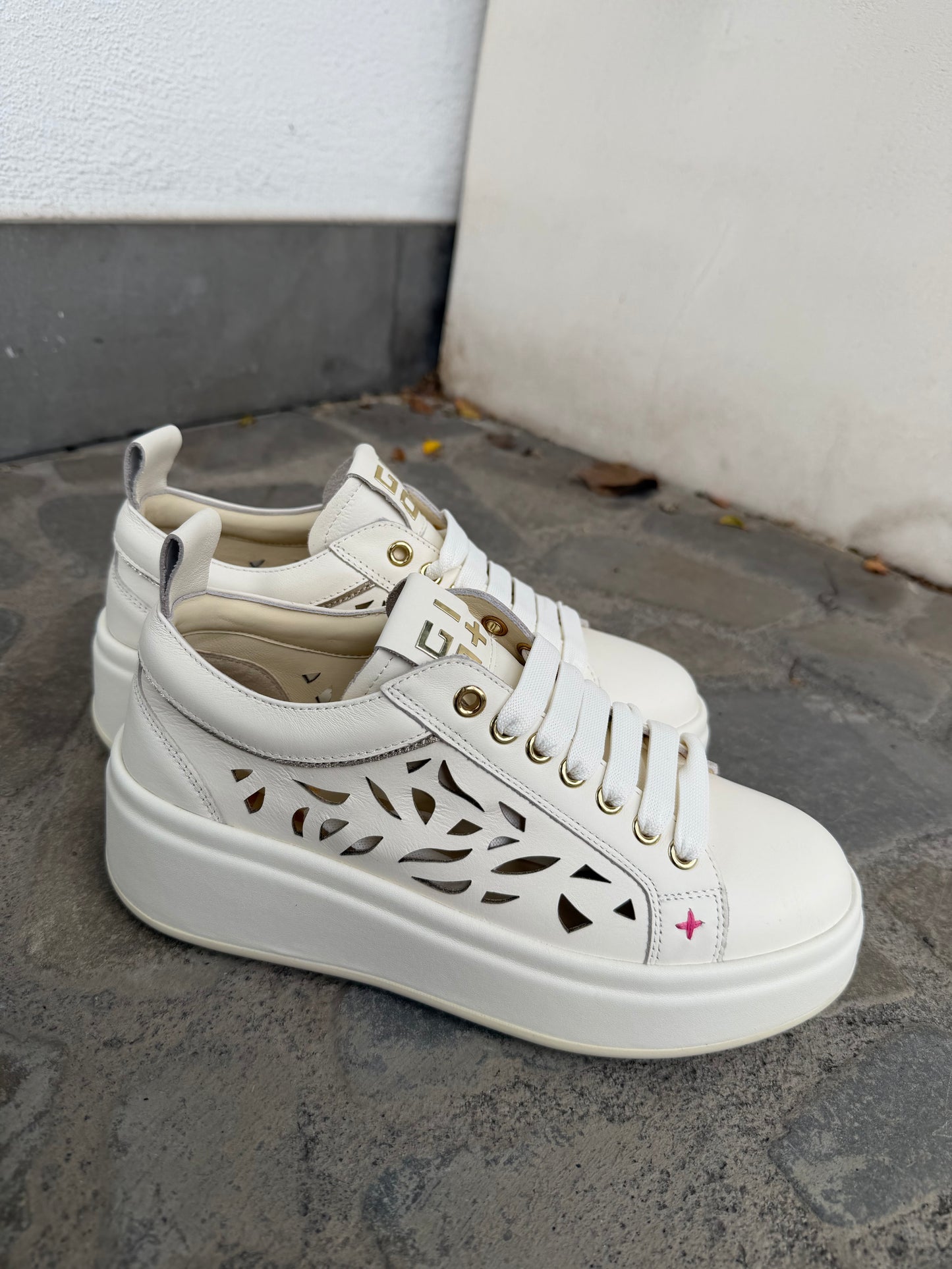 SNEAKERS OLIVA LATTE