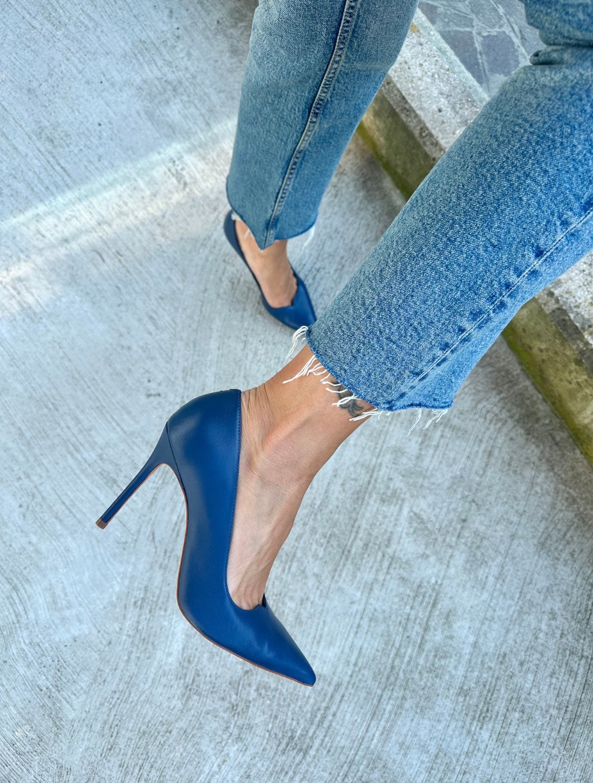 DECOLLETE' PELLE BLU