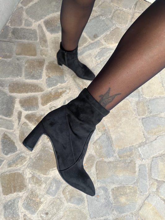 STIVALETTO IN CAMOSCIO NERO