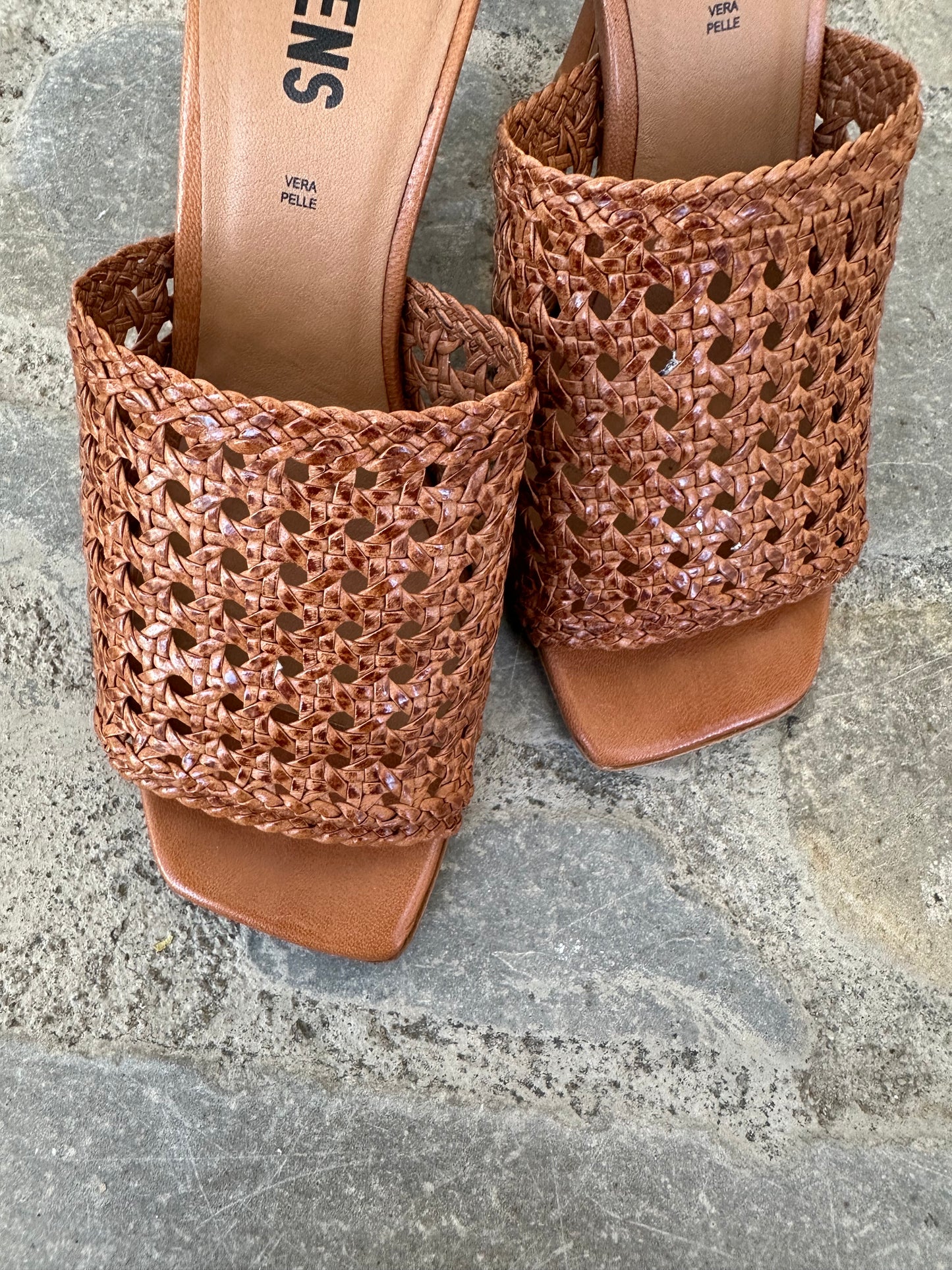 MULES IN PELLE CUOIO