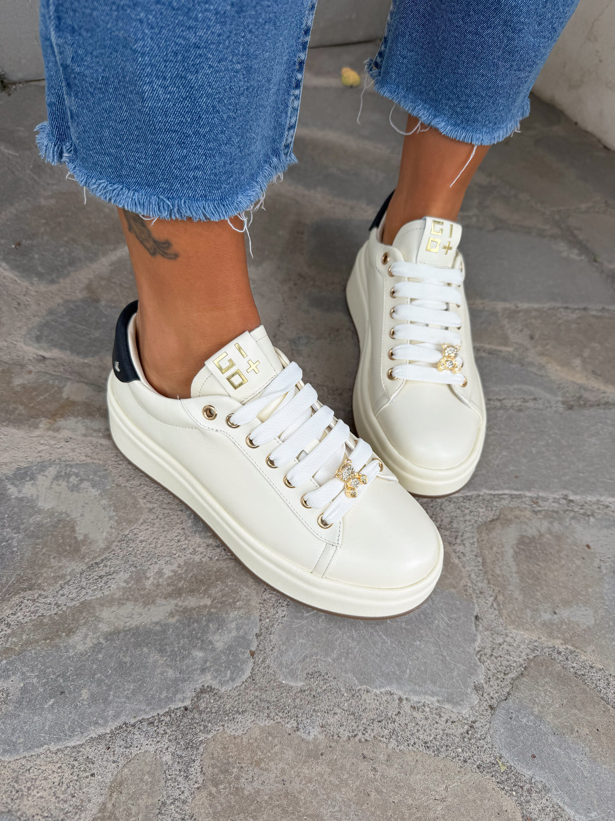 SNEAKERS OLIVA AVORIO