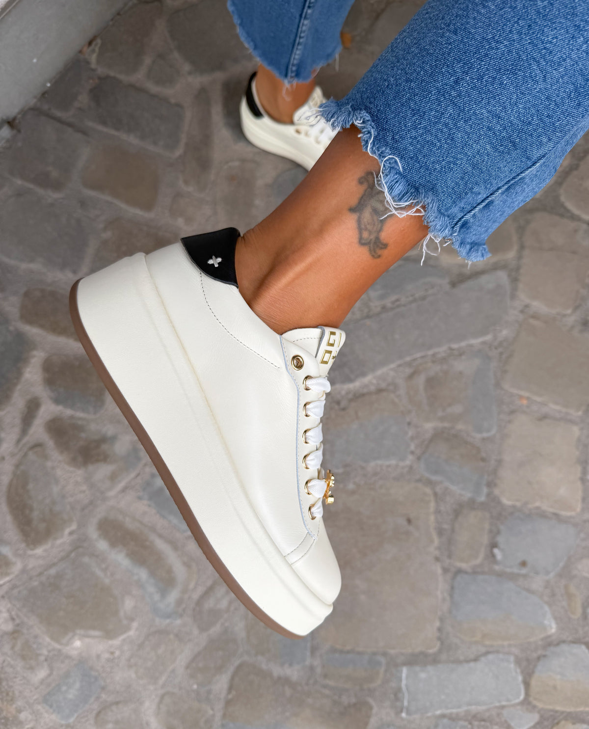 SNEAKERS OLIVA AVORIO