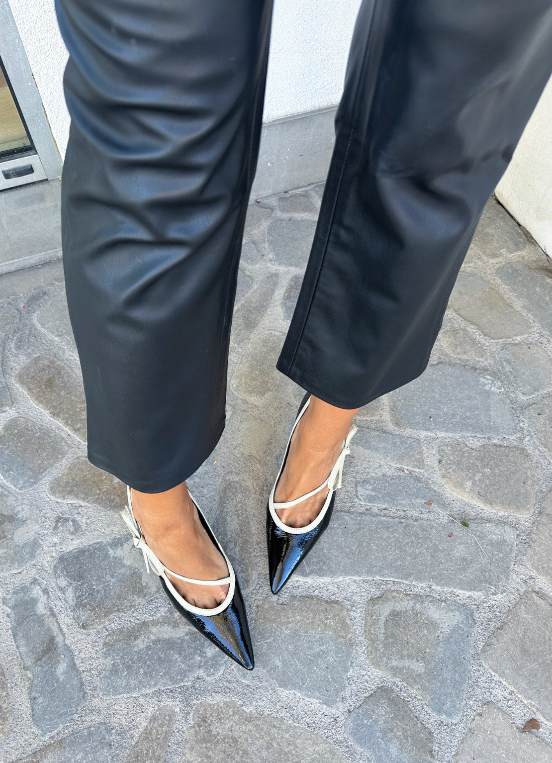 DECOLLETE' IN VERNICE NERA