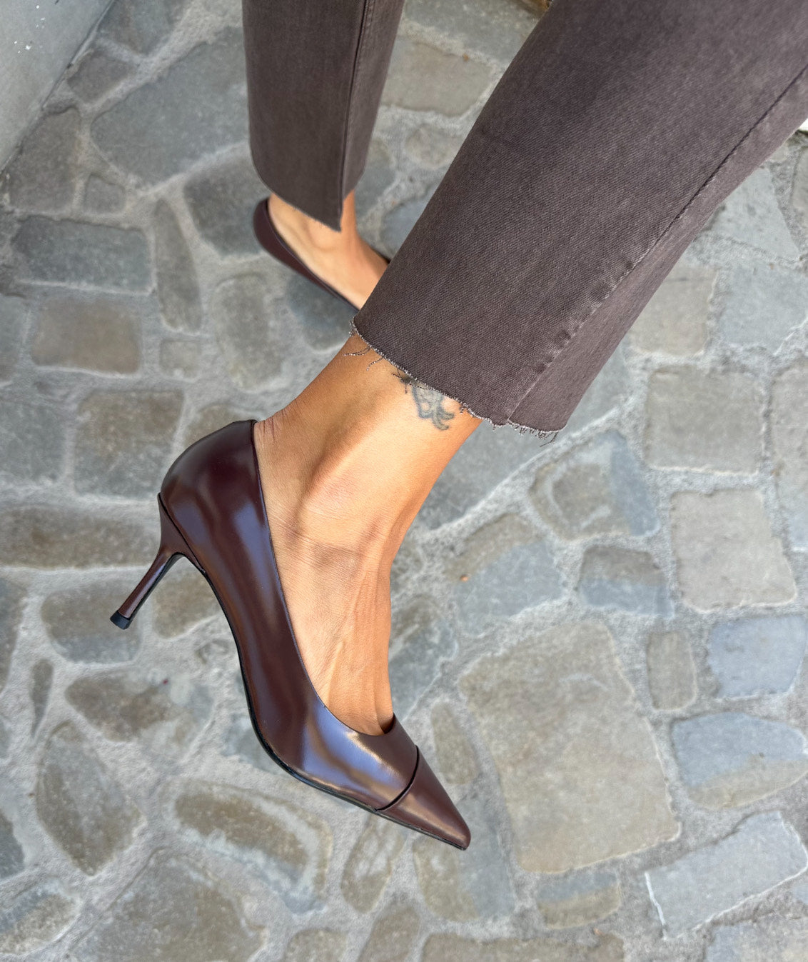 DECOLLETE' IN PELLE MARRONE