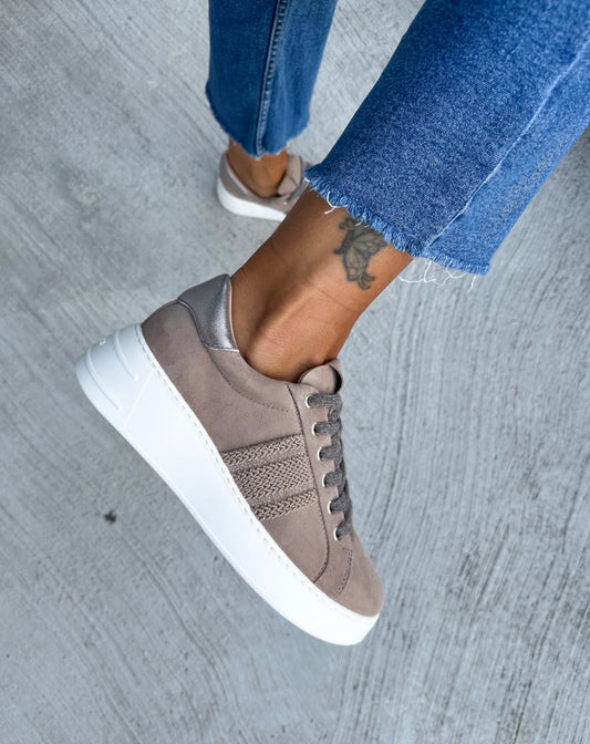 SNEAKERS IN CAMOSCIO TORTORA