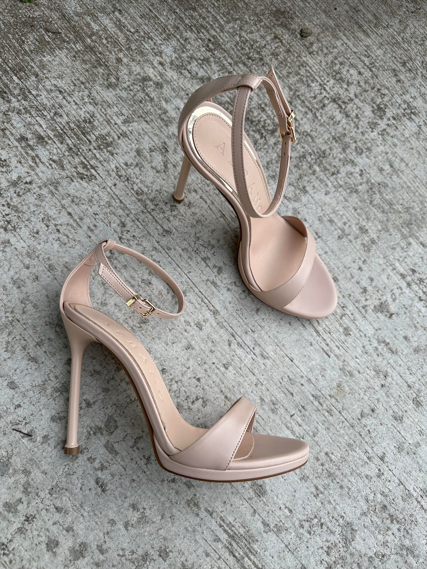 SANDALO IN PELLE NUDE